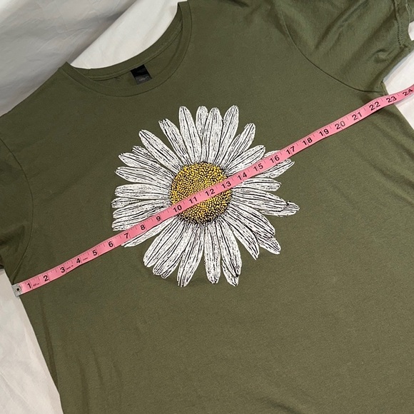 Daisy Graphic Tee 🌼 | Green | Size XL - Picture 3 of 6
